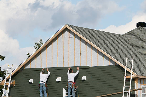 Professional Siding technician working in Cardinal, VA